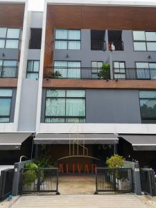 For RentTownhousePattanakan, Srinakarin : RH091424 Townhouse for rent, 3 and a half floors, Arden Pattanakarn (empty house)