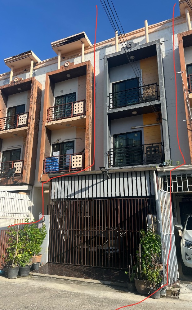 For SaleTownhouseOnnut, Udomsuk : 3-storey townhouse for sale, good location, convenient transportation