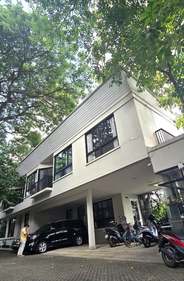 For RentHouseSukhumvit, Asoke, Thonglor : House for rent near BTS Thonglor, pets allowed