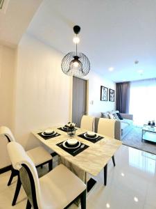 For RentCondoWongwianyai, Charoennakor : Large penthouse, condo next to Icon Siam, only 5 minutes away, rare room