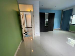 For RentHouseRatchadapisek, Huaikwang, Suttisan : House for Rent, Ratchapisek Soi 7, 5 beds 2 baths, pet friendly