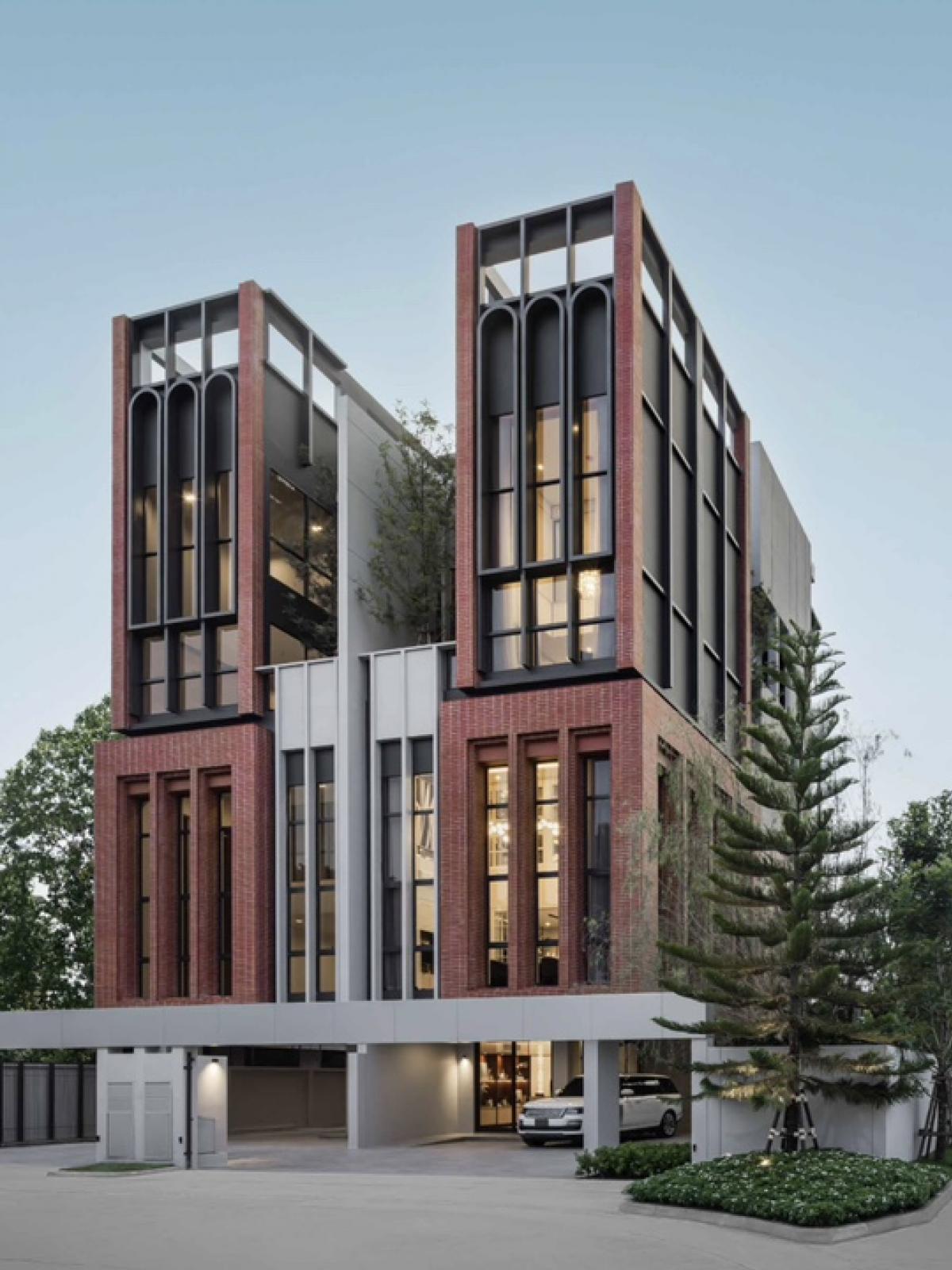 For SaleHome OfficeOnnut, Udomsuk : ⚡️✅📍Urgent!!! Promotion conversion. Selling a home office, District Sukhumvit 77, a new home office from AP, Madison house model, large usable area 536 Sqm. Land 54.6, can park 7 cars, beautiful house number 24/18, position 16 (reduced price 2.6 mb. milli