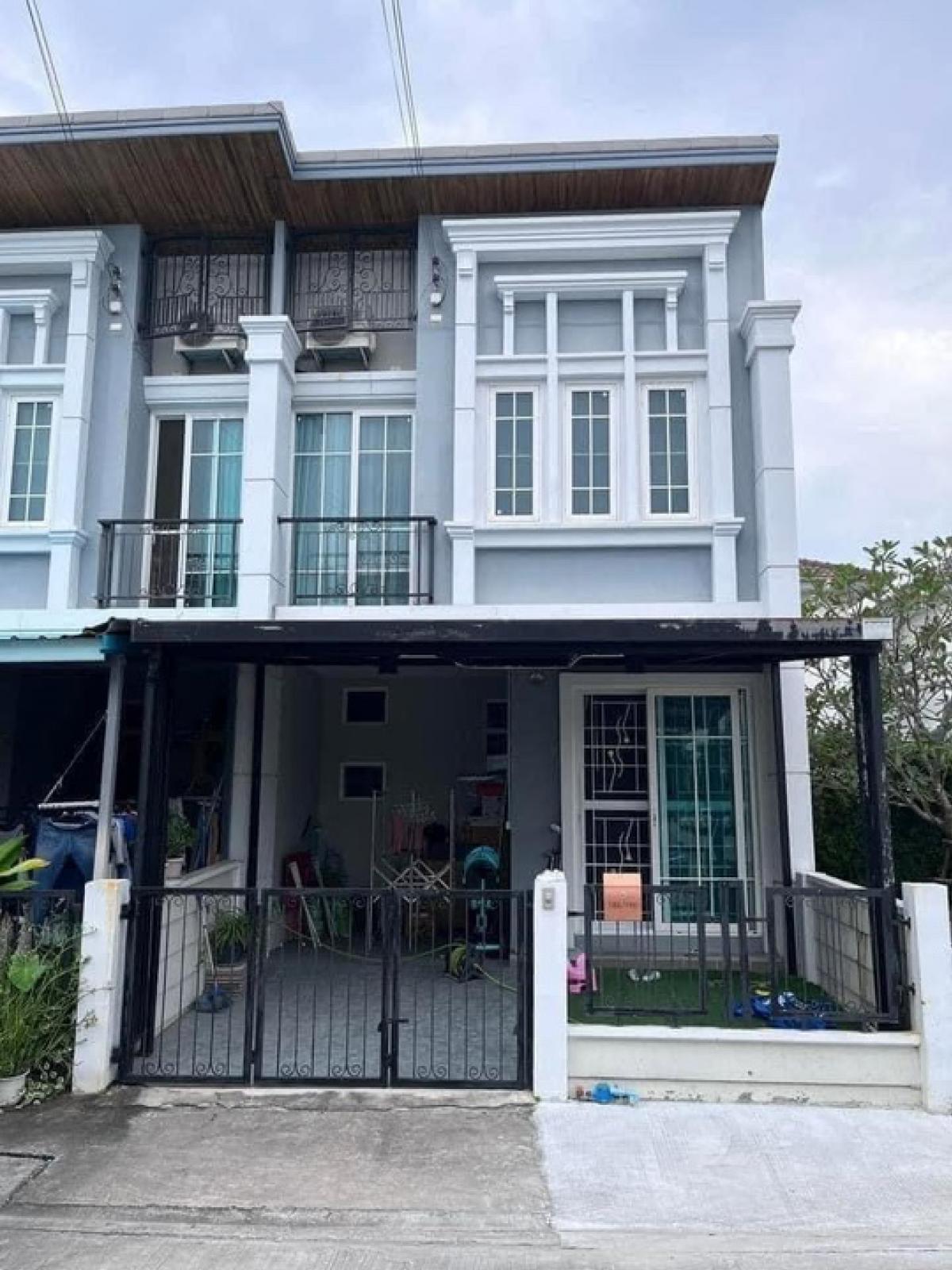 For SaleTownhouseKaset Nawamin,Ladplakao : For sale: 2-storey townhouse, Golden Town Village 3, Lat Phrao-Kaset Nawamin, 