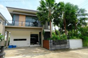 For RentHouseChaengwatana, Muangthong : For rent: 2-storey detached house, Esgate Village, Chaiyaphruek Road, beautifully decorated, fully furnished, ready to move in immediately.