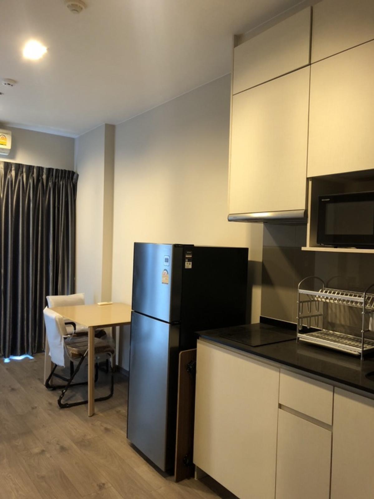 For RentCondoLadprao, Central Ladprao : Whizdom Avenue Ladprao, next to MRT Ladprao, for rent 16,000 baht, room size 35 sq m, south facing, ready to move in, interested, make an appointment to view the room.