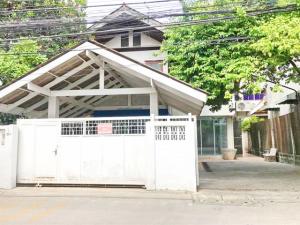 For RentHouseRatchadapisek, Huaikwang, Suttisan : MRT Ratchada 600m. LatPhrao30-38 Ratchada24-28 very good location 2-storey detached house for rent