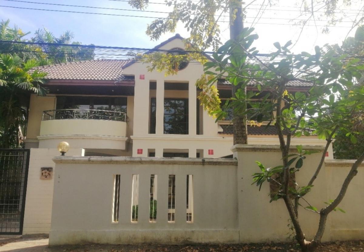 For RentHousePattanakan, Srinakarin : For rent: 2-storey detached house, 150 sq m., located on Phatthanakan 69 Road, near Seacon Square, Paradise Park.