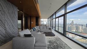 ขายคอนโดพระราม 9 เพชรบุรีตัดใหม่ RCA : Penthouse for sale, rare item with 270 degree view in CBD