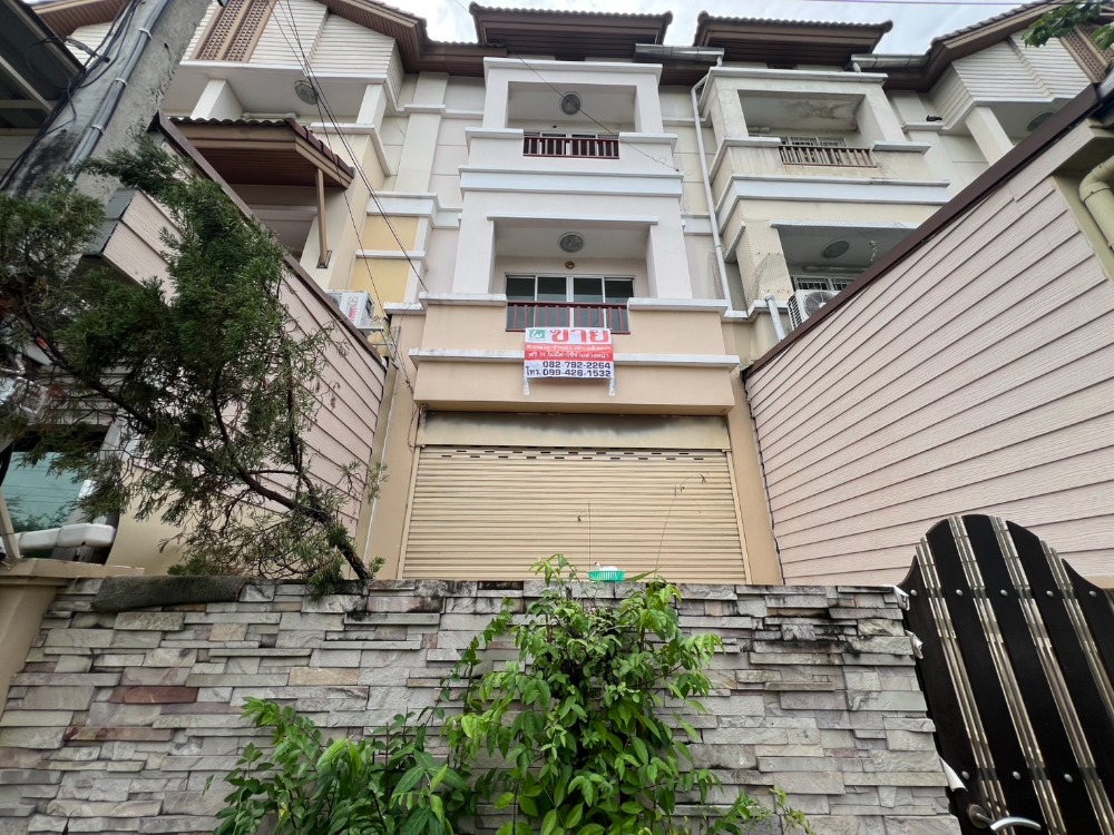 For SaleTownhouseChaengwatana, Muangthong : For sale 3-storey commercial building, Parinluck Samakkee, prime location, Nonthaburi