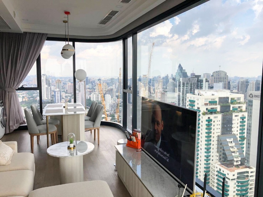 For SaleCondoSukhumvit, Asoke, Thonglor : ♦ Good Deal ♦ 40+ Floor, 64.5 sq.m. | 2 Bedrooms 2 Bathrooms | Super Luxury style, Panoramic 270 degree view | Condo near MRT Sukhumvit 61 m., BTS Asoke 400 m., Terminal 21 450 m.