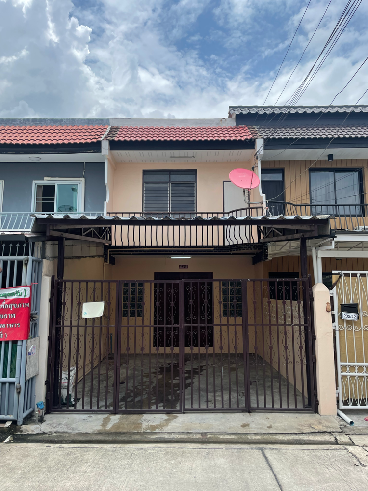 For SaleTownhouseOnnut, Udomsuk : For sale: 2-storey townhouse, Soi Punnawitthi, size 17 sq m, only 550 m from the BTS, 2 bedrooms, 2 bathrooms, with parking space