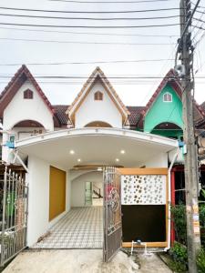 For SaleTownhouseNakhon Pathom : 📍Urgent sale, 2-storey townhouse, Chatmani Village 2, Phutthamonthon Sai 4, Nakhon Pathom, completely renovated, beautiful house, ready to move in, only 1.99 million