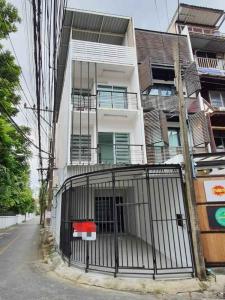 For RentTownhouseSukhumvit, Asoke, Thonglor : LTH10996– Townhouse for rent Sukhumvit 65 beds 4 baths 3 size 168 Sq.m. Near BTS Ekkamai Station ONLY 50k/Month