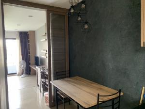 For RentCondoRatchadapisek, Huaikwang, Suttisan : ❣️Ratchada 19🌈Condo for rent next to MRT Ratchada, only 300 meters, 3 minutes walk, 30 sq m🥳 Washing machine, TV, refrigerator, micro, complete 😁 Walk in closth