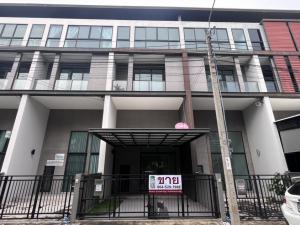 For SaleTownhouseRathburana, Suksawat : Rare Item! For sale: Baan Klang Muang Suk Sawat Townhome, 3.5 floors, built-in furniture, next to MRT station.