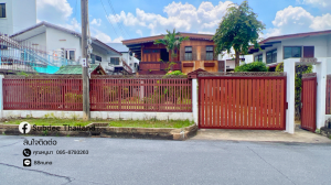 For SaleHouseChaengwatana, Muangthong : Land for sale, 75 sq.w., plus an old house, Lanna style, the best value in this area. Location: Muang Thong Niwet Village, Chaeng Watthana 14, Soi Phingkhon 3, there is an electric train in front of the alley, near Chaeng Watthana Government Center and Do