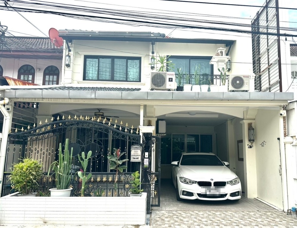 For RentTownhouseKasetsart, Ratchayothin : H0477😊 For RENT Townhouse for rent, 2 floors, 🚪5 bedrooms🚄near BTS Phahon Yothin 59🏢Phahon Yothin🔔House area: 33 sq.wa🔔Usable area: 250 sq.m.💲Rent: 50,000฿📞O99-5919653,O65-9423251✅LineID:@sureresidence