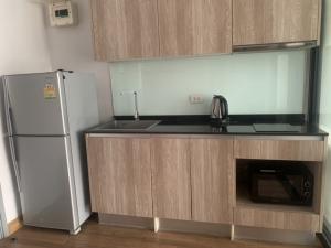 For RentCondoRatchadapisek, Huaikwang, Suttisan : ❣️Ratchada 19🌈Condo for rent next to MRT Ratchada, only 300 meters, 3 minutes walk, 30 sq m🥳 Washing machine, TV, refrigerator, micro, complete 😁