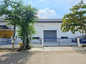 For RentWarehouseSamut Prakan,Samrong : #Warehouse for rent/#Warehouse🚩Usable area 1,000 square meters❣️Soi King Kong, Thepharak Road, Bang Bo-Bang Sao Thong, Samut Prakan (Orange warehouse) Convenient transportation, 500 meters from the entrance of the alley, with parking in front of the wareh