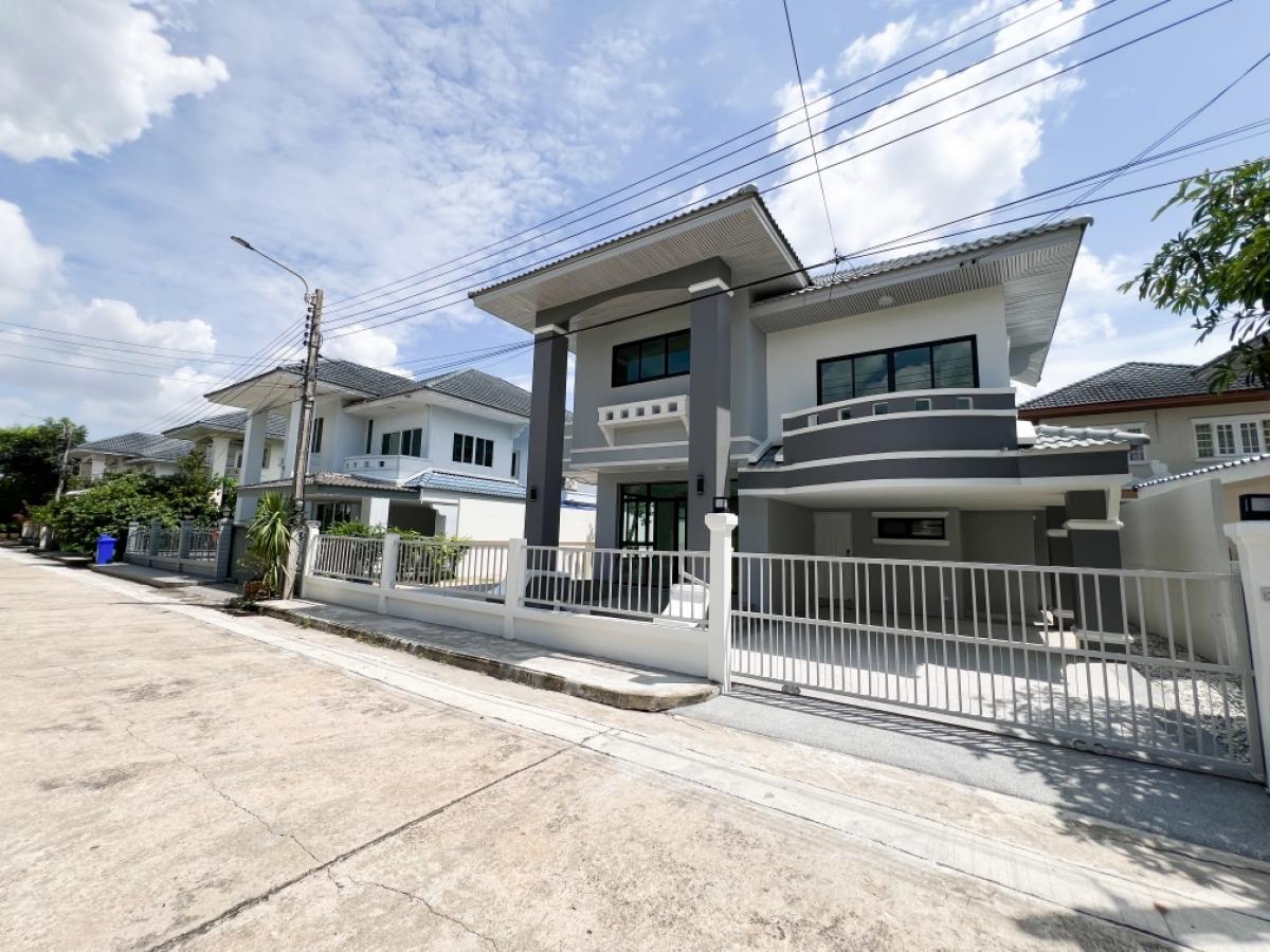 For SaleHouseNonthaburi, Bang Yai, Bangbuathong : Single house, Manirin Rattanathibet** **Super prime location** Near the Purple Line, Sai Ma Station and Central Rattanathibet, only 5,990,000 baht. Big house, prime location. Book today *Get an instant discount of 500,000 baht.