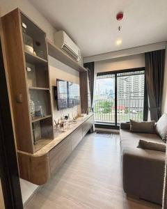 ให้เช่าคอนโดพระราม 9 เพชรบุรีตัดใหม่ RCA : Pc0891 For Rent✨ Life Asoke Hype ✨   Rent only 27,000 baht/month 🌺Area size 35 sq.m. 9th floor