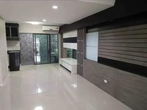 For RentTownhouseEakachai, Bang Bon : 🔥🔥For rent or sale, 3-storey townhouse, Pruksa Ville 68, Rama 2 Road, Soi 28 (Soi Wat Si Suk), near the expressway, 5 minutes to the house, facing east, usable area 176 sq m, size 23 sq m💚Tel/Line: 085 484 8586🔥Rent 20,000 baht/month 🔥Sell 5.2 million😍3-s