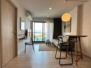 ให้เช่าคอนโดวิทยุ ชิดลม หลังสวน : CONDO FOR RENT :   Life One Wireless Condo size 38 Sqm. 1bed 1bath on 11th floor .  Fully furnished and Electrical Appliances provided