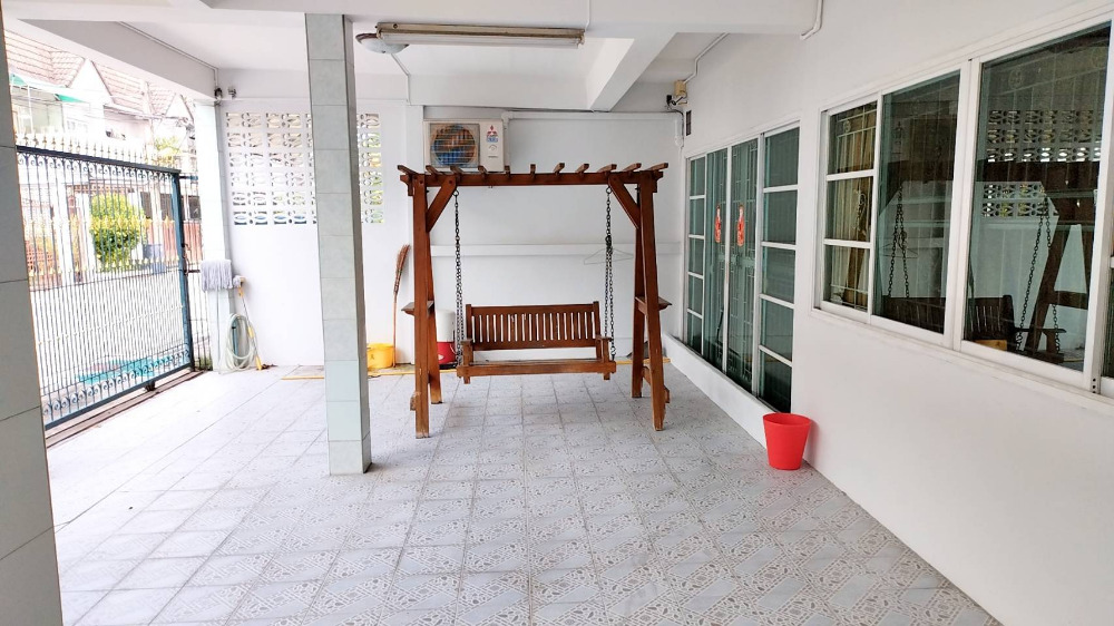 For RentHouseOnnut, Udomsuk : For rent: 2-storey house, area 60 square wah, usable area 430 sq m, Rung Charoen Village, Udomsuk 51