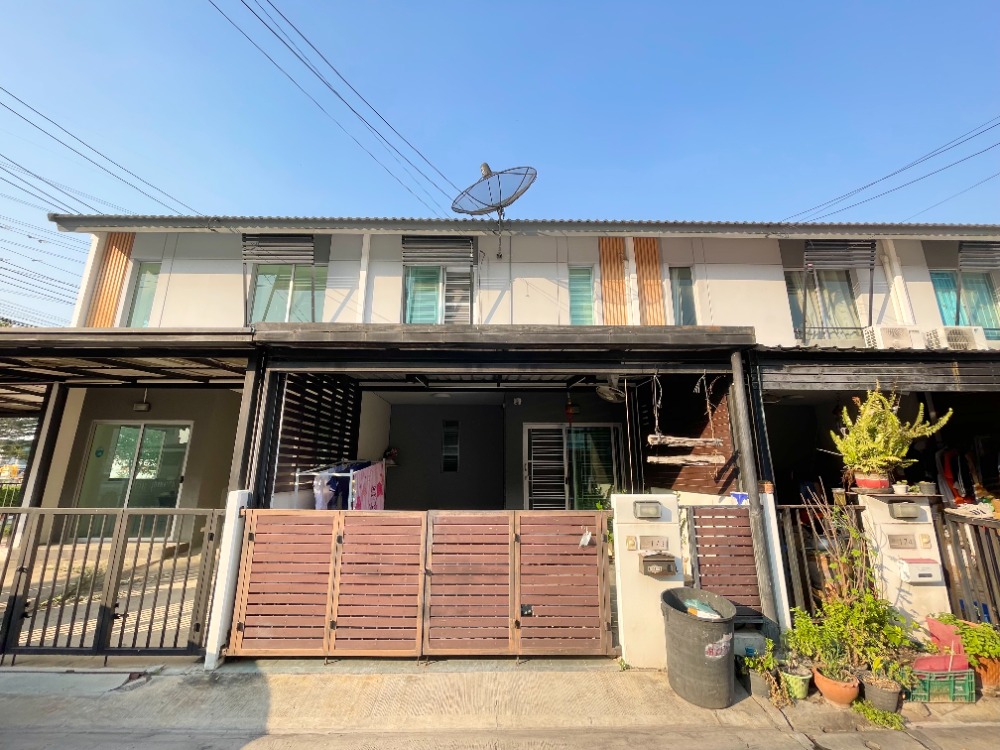 For RentTownhouseSamut Prakan,Samrong : For rent: 2-storey townhouse, Pruksa 87/2, Srinakarin, Bangna, near Mega Bangna, Burapha Withi Expressway, Bangna - Trat Expressway