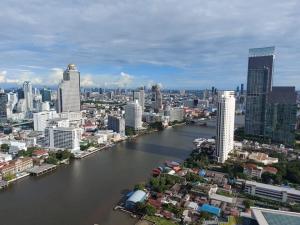 For RentCondoWongwianyai, Charoennakor : Rare condo Magnolias next to Iconsiam is now available for rent.