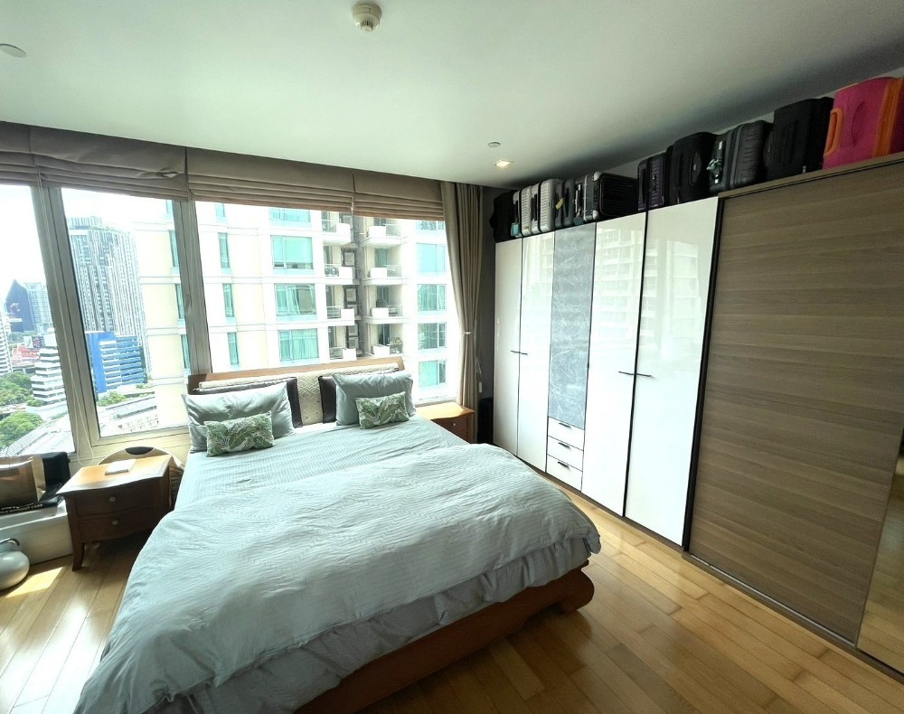 For SaleCondoWitthayu, Chidlom, Langsuan, Ploenchit : The Park chidlom Code WL11-003 Location: Chidlom Road Room view: Chidlom Building, North and East balcony Floor: 20 Usable area: 142.63 sq.m. Type: 2 bedrooms, 3 bathrooms, corner room Decoration: Full Funiter