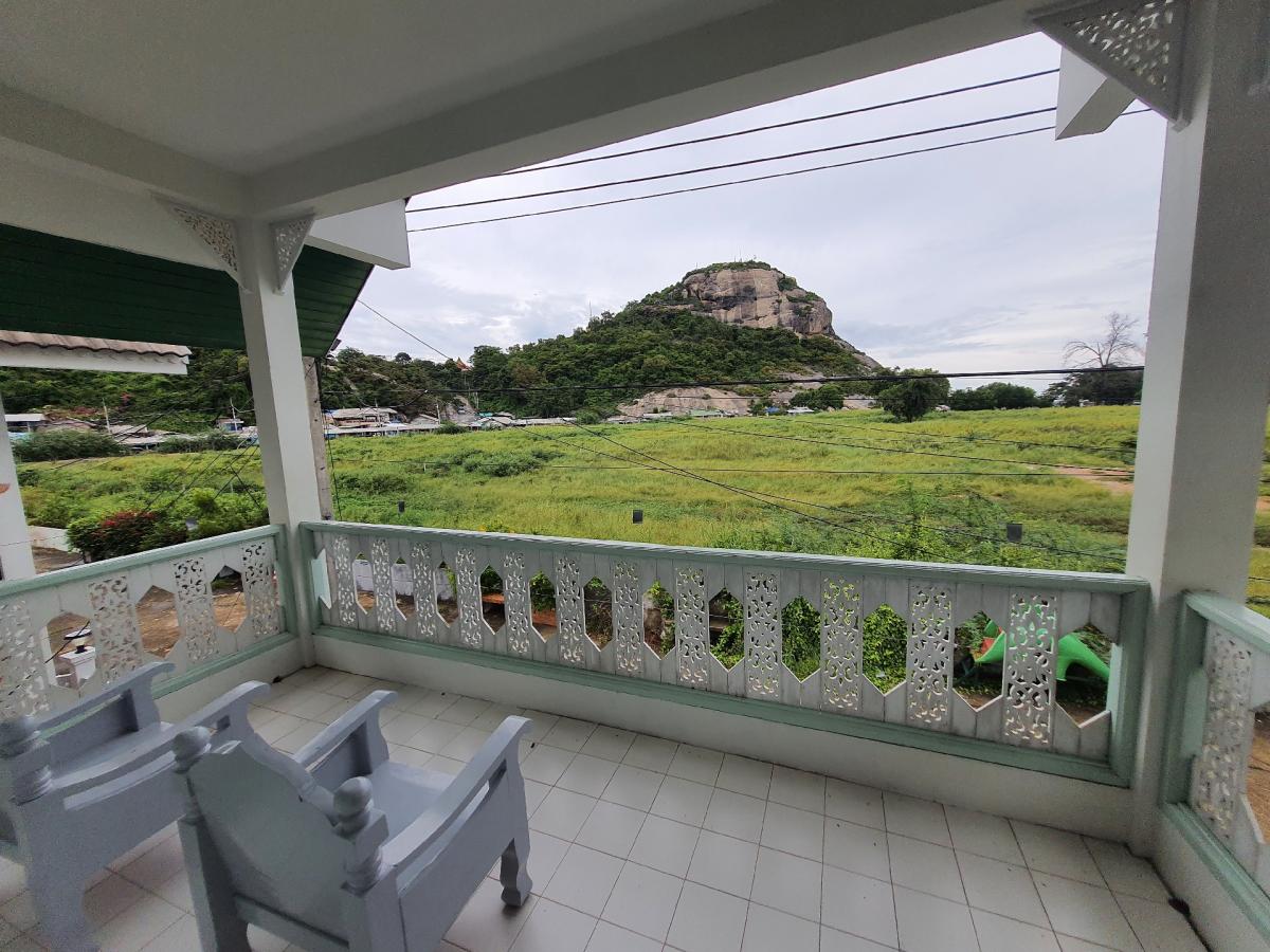 For RentHouseHuahin, Prachuap Khiri Khan, Pran Buri : For Rent: Loveoy House near the beach with mountain view, 4 bedrooms, fully furnished, 100 meters to Kao Takiab beach