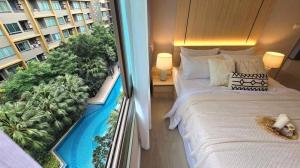 For SaleCondoRatchadapisek, Huaikwang, Suttisan : ✨️Beautiful, luxurious room, arranged for those who love luxury✨️ Ready to move in, very close to MRT Huai Khwang - Sutthisan, full-time employees, have salary slips, can easily apply for a loan