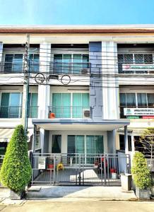 For RentTownhousePattanakan, Srinakarin : 📣⭐️🏡 Rent a house in the project, Baan Klang Muang S-Sense Srinakarin, a house ready to move in, can register a company, convenient travel