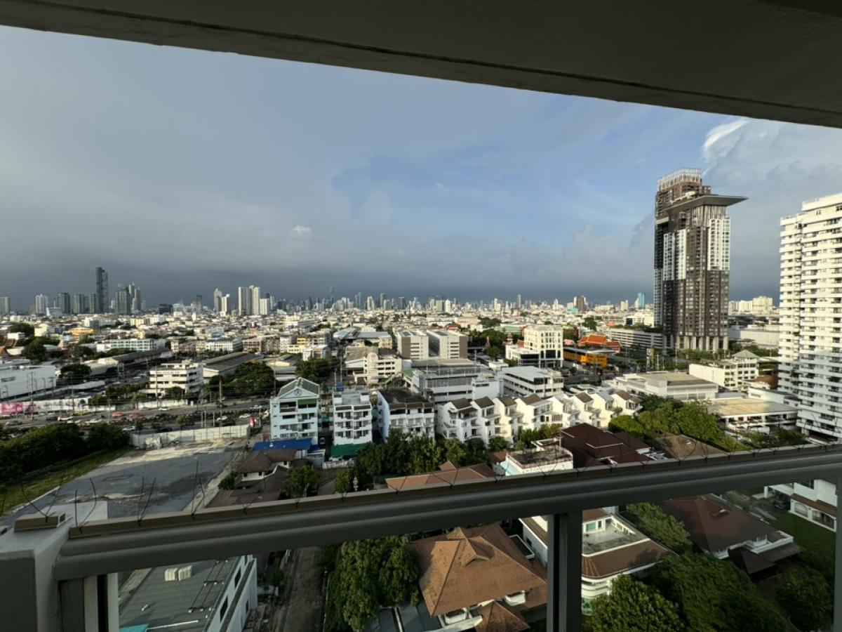 For SaleCondoRama3 (Riverside),Satupadit : (Negotiable) Luxury Rare Condo , Riverside Villa Condominium, located next to the Chao Phraya River. Situated on the 15th floor with a 270-degree view of the Chao Phraya River and the city skyline.”