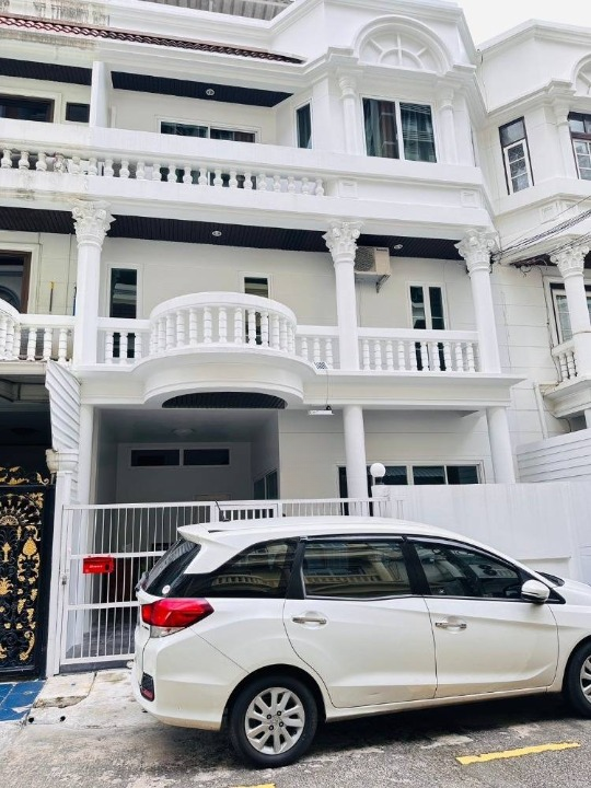 For RentTownhouseRama3 (Riverside),Satupadit : Townhouse for rent, Thawi Watthana Villa, near Makro Sathorn, only 3 minutes.