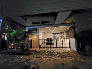 ขายบ้าน : บ้านเดี่ยว โนเบิล จีโอ วัชรพล / 3 ห้องนอน (ขาย), Noble Geo Watcharapol / Detached House 3 Bedrooms (FOR SALE) TAN702