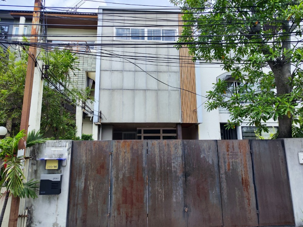 For SaleTownhouseSapankwai,Jatujak : Urgent sale, 3.5-storey townhouse, prime location, Chatuchak District, Bangkok