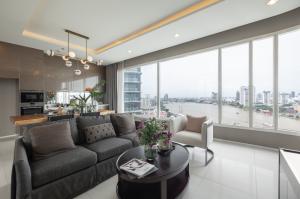 ขายคอนโดสาทร นราธิวาส : 3 Beds with Riverside Views Condominium Near ICON Siam