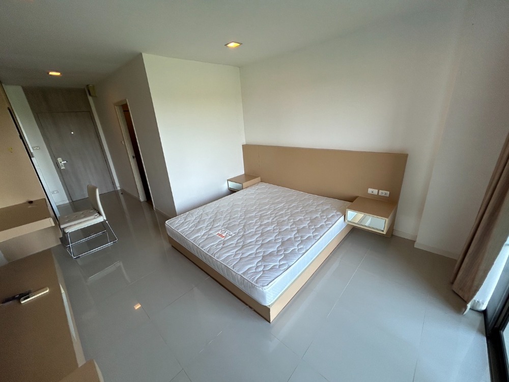 For RentCondoBangna, Bearing, Lasalle : Landmark Residence ABAC Bangna / 32 sq m. * Pets allowed