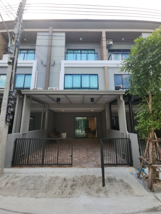 For RentTownhouseNawamin, Ramindra : Townhome for rent, Premium Place Phahon Yothin - Ram Inthra, near Big C Don Mueang (Saphan Mai), only 5 minutes.