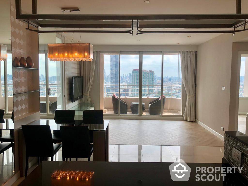 For SaleCondoWongwianyai, Charoennakor : 2-BR Condo at Watermark Chaophraya near BTS Krung Thon Buri