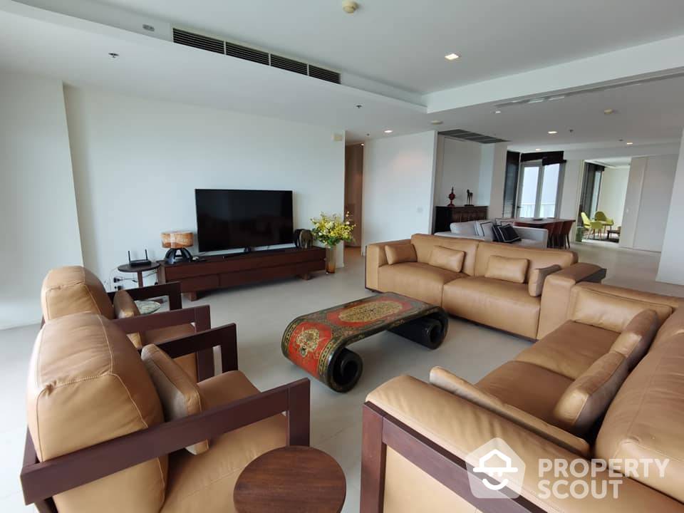 For SaleCondoWongwianyai, Charoennakor : 3-BR Condo at The River Condominium near BTS Saphan Taksin