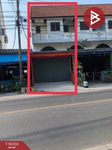 For SaleTownhouseSamut Songkhram : For sale: 2-storey townhouse, on the road, good location, area 21.4 sq m, Bang Khonthi, Samut Songkhram