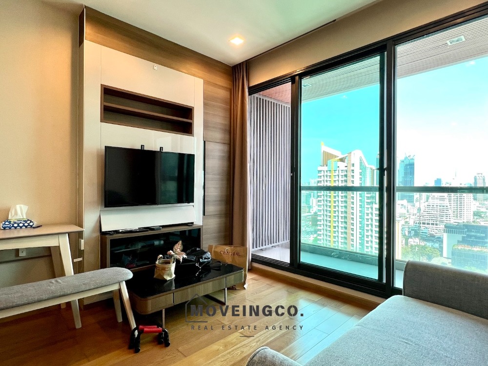 For RentCondoSathorn, Narathiwat : 2 Beds condo Corner unit near Sathorn Square and Chongnonsri BTS