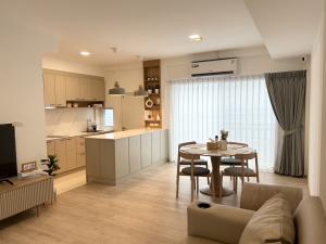 For RentTownhouseBangna, Bearing, Lasalle : Townhome for rent Indy2 Bangna-Ramkhamhaeng 2, bring your bags and move in right away, new condition house, beautiful and exactly as shown in the picture.