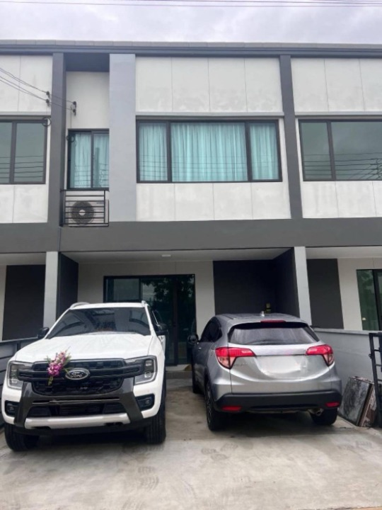 For RentTownhouseBangna, Bearing, Lasalle : Townhouse for rent, Pleno Bangna - Wongwaen, near Boonthavorn Bangna branch, only 8 minutes away.