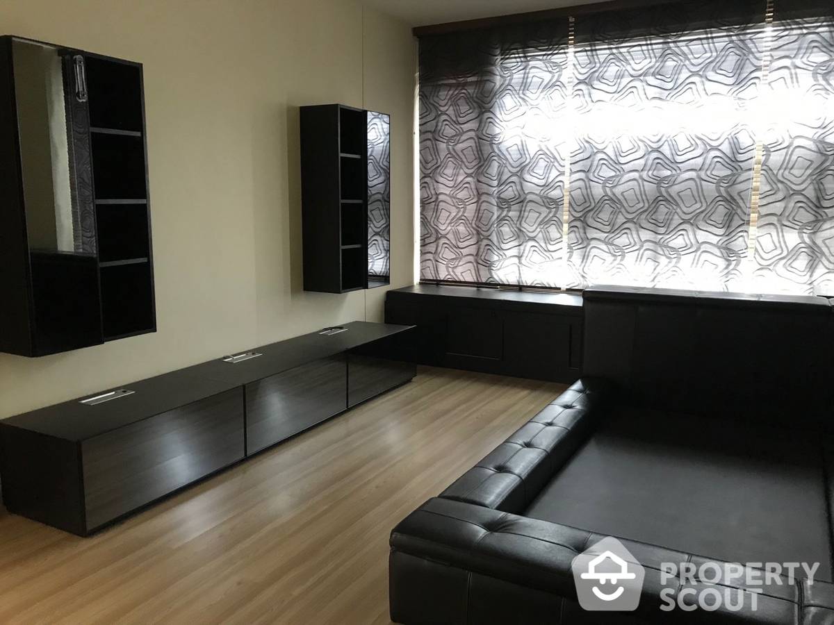 For SaleCondoWongwianyai, Charoennakor : 3-BR Condo at Watermark Chaophraya near BTS Krung Thon Buri