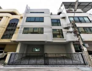 For RentTownhouseWongwianyai, Charoennakor : For Rent, 4-storey townhouse for rent, Wongwian Yai area, Soi Krung Thon Buri, not deep into the alley, on Krung Thon Buri Road, next to BTS Krung Thon Buri, air conditioning in every room, some furniture, newly renovated, suitable for living or as an off