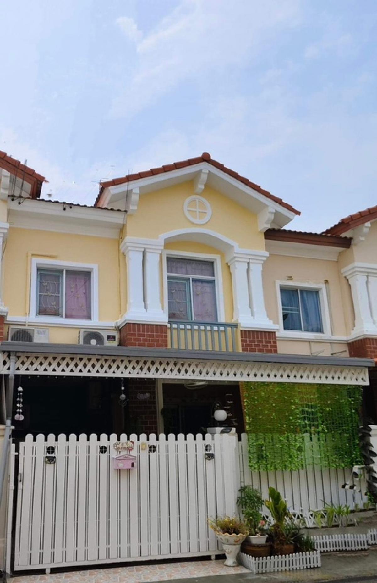 For SaleTownhouseSamut Prakan,Samrong : For sale: 2-storey townhouse, The Connect 1, Suvarnabhumi-King Kaew, ready-to-move-in house